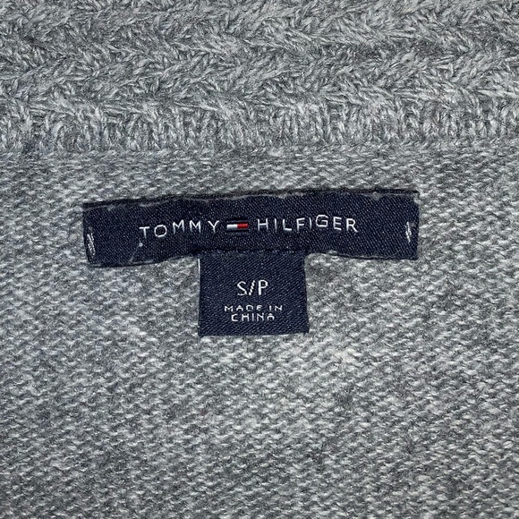 🛍HOST PICK🛍 - Tommy Hilfiger Grey V-Neck Sweater - Small - Picture 4 of 6